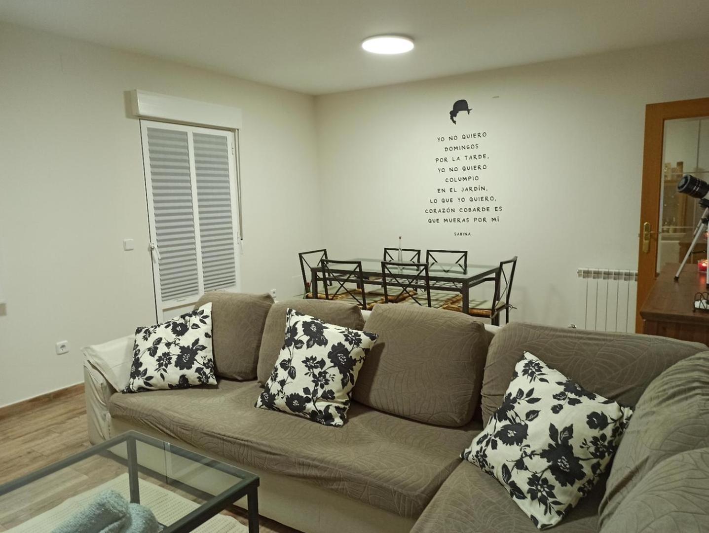 Apartamento La Casona Serranillos Exterior foto