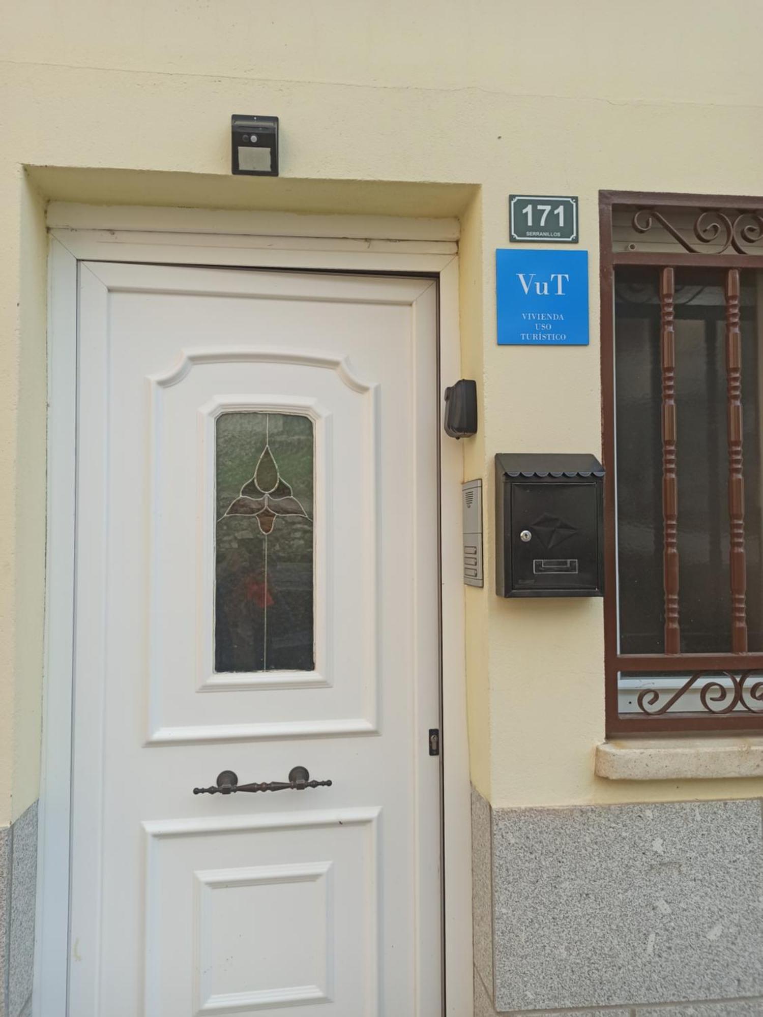Apartamento La Casona Serranillos Exterior foto