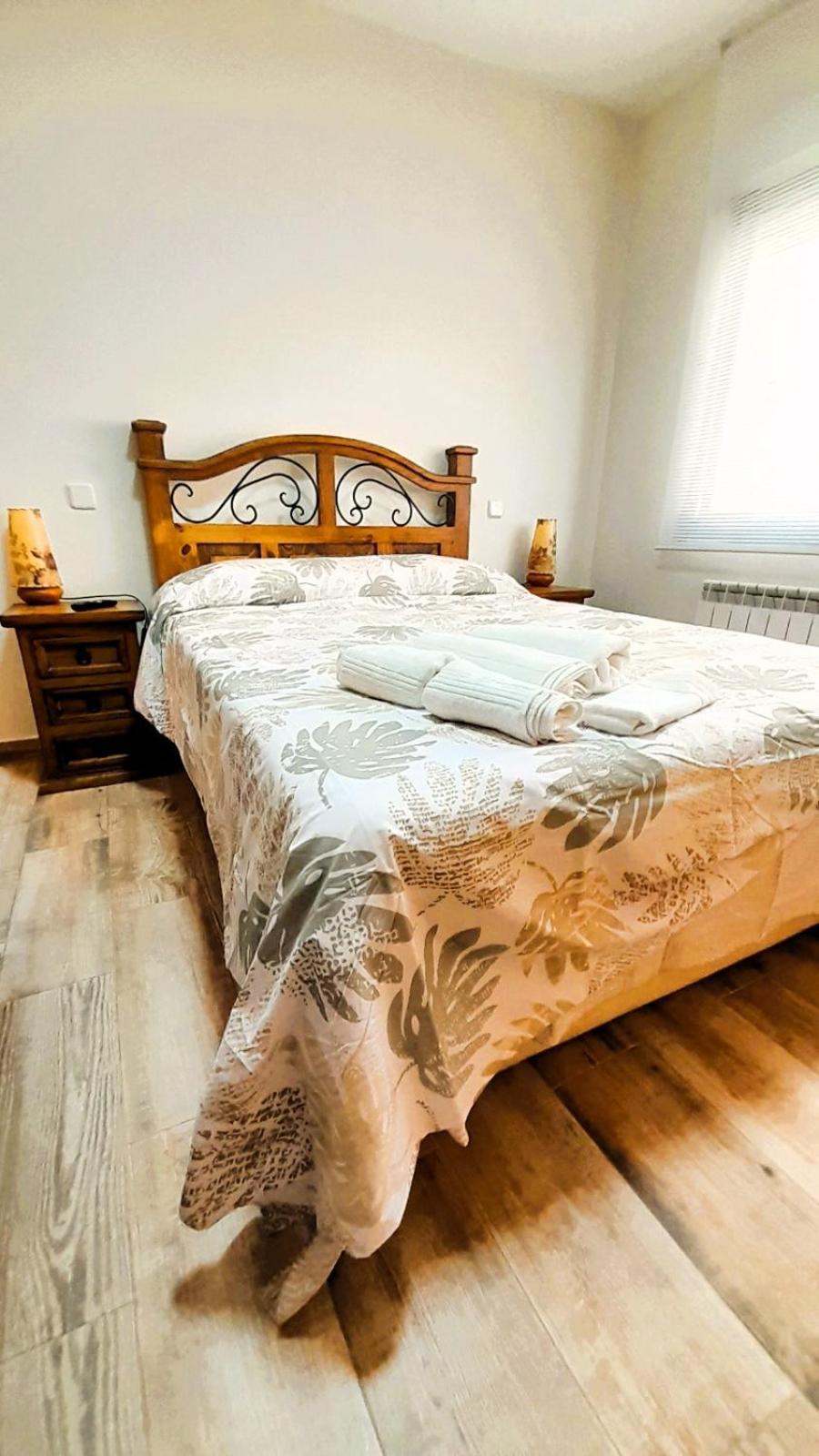 Apartamento La Casona Serranillos Exterior foto