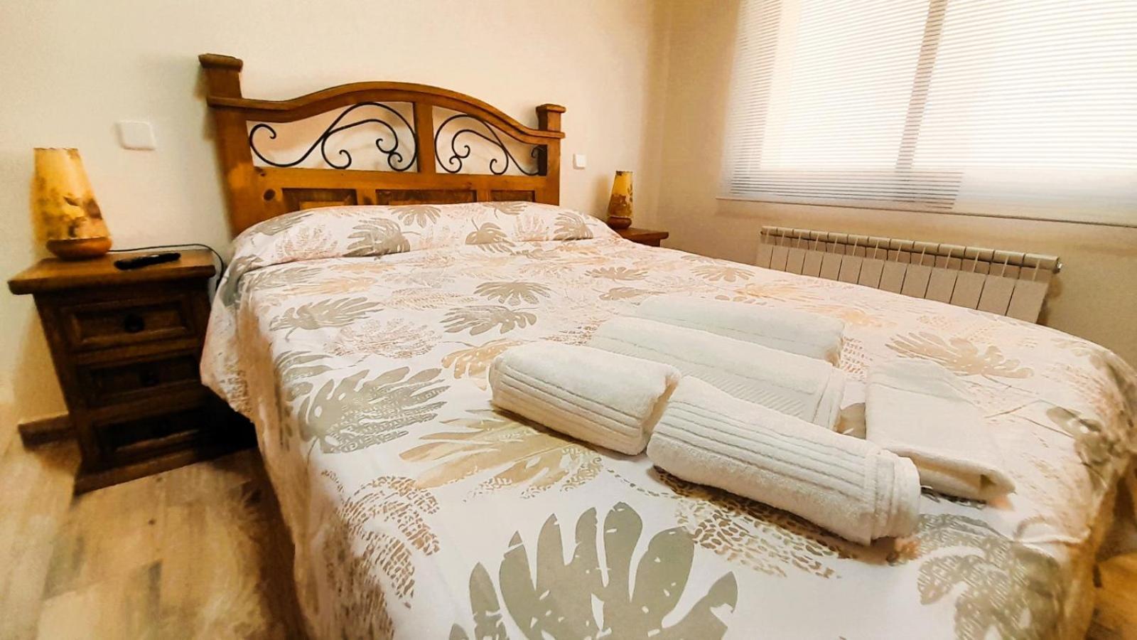 Apartamento La Casona Serranillos Exterior foto